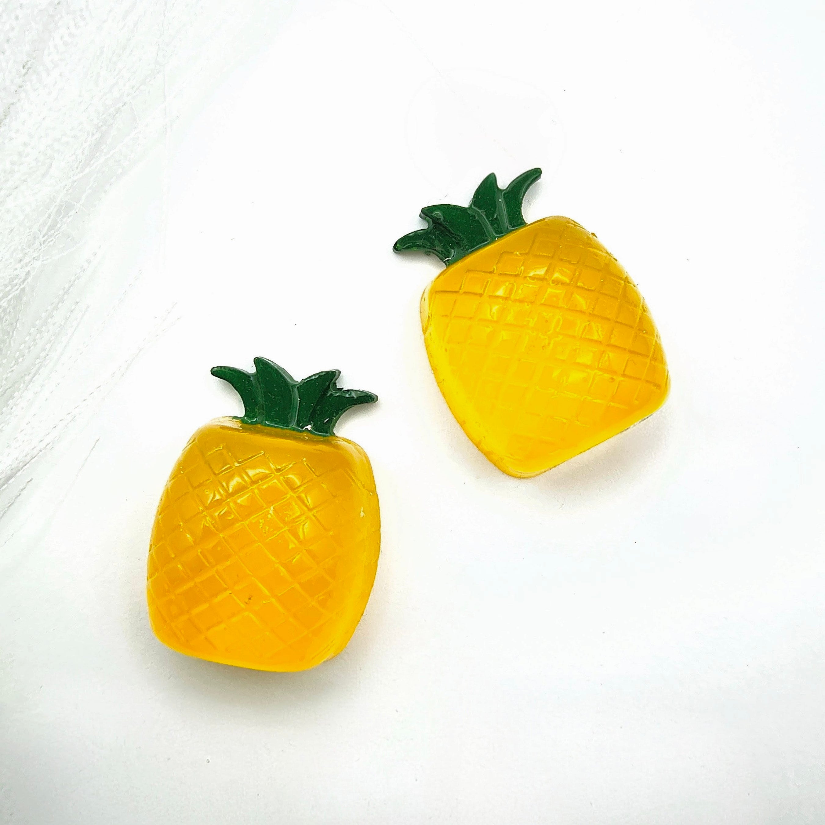 2pc Pineapple Magnets